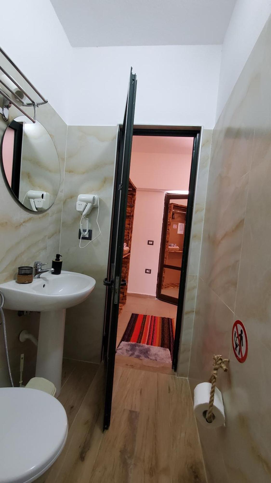 Clockwise Guestrooms Gjirokastër الغرفة الصورة