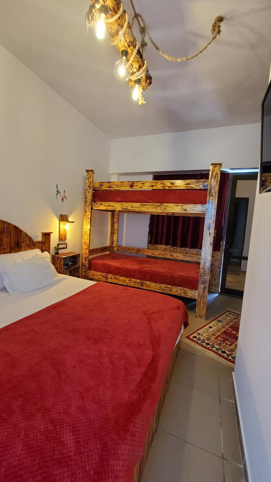Clockwise Guestrooms Gjirokastër الغرفة الصورة